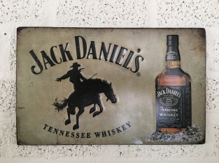 Metalen bord met geschilderde Jack Daniel's items